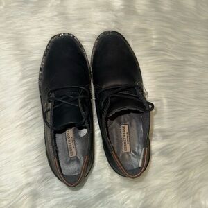 Kenneth Cole New York- kids shoes size 1- new without tag and box